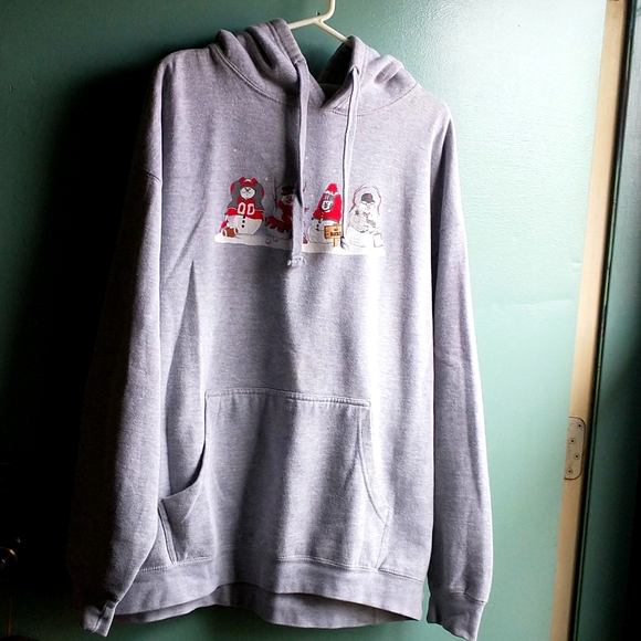 No name brand pit to pit is 26 1/2 grey - Picture 1 of 12